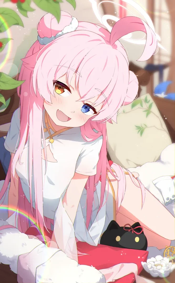 扎团子发髻穿旗袍哒萌酱？…